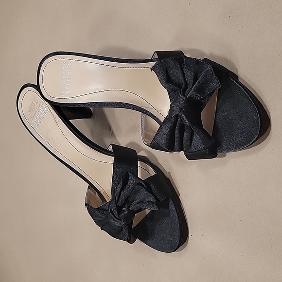 Mootsies Tootsies Shoes - Mootsies Tootsies Black Sandals, Slides with heel and bows.  Size 7.5.   Elegant